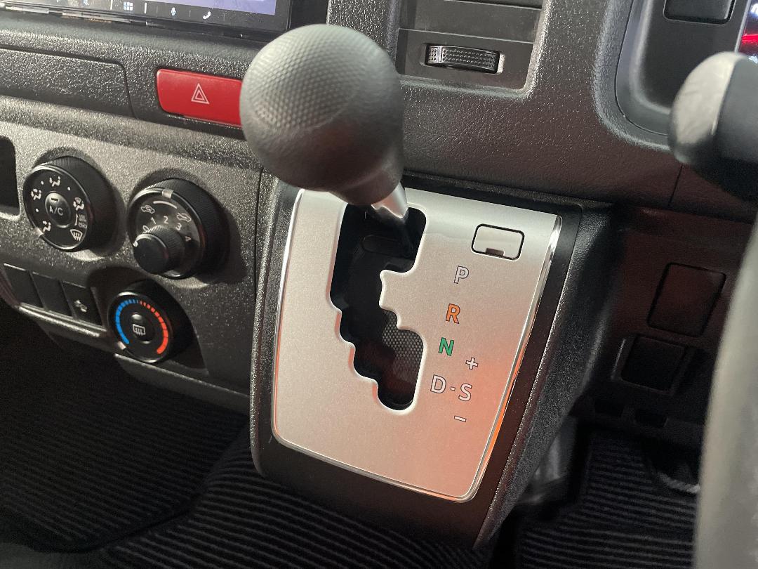 Photo '28' of Toyota Hiace