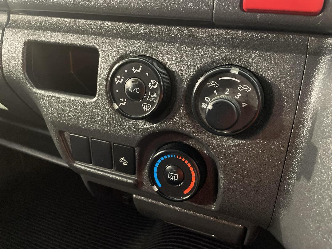 Photo '27' of Toyota Hiace