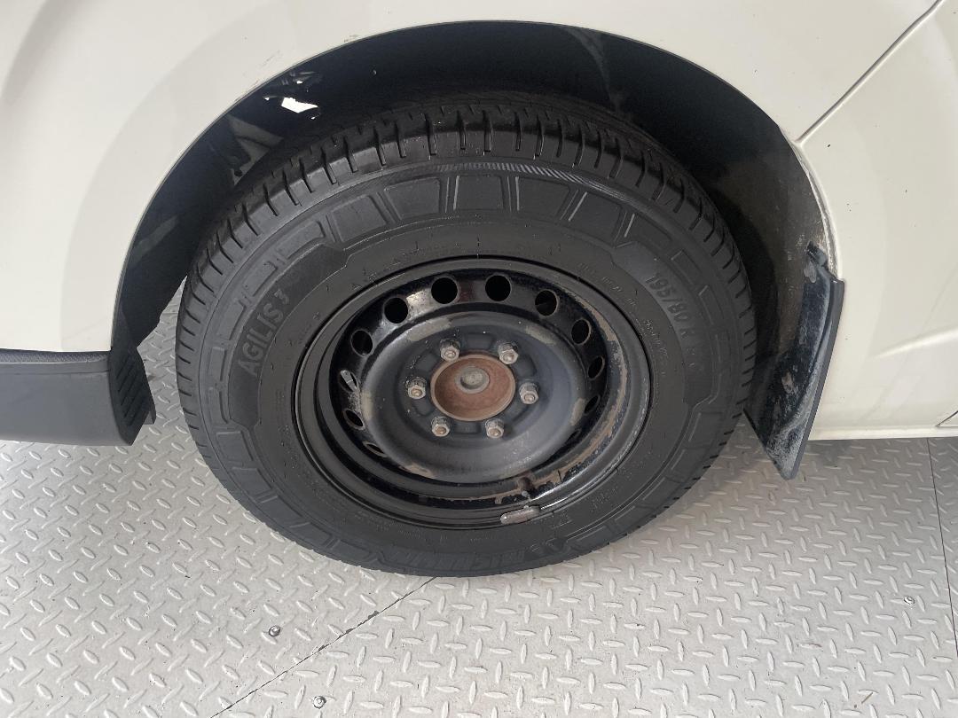 Photo '10' of Toyota Hiace