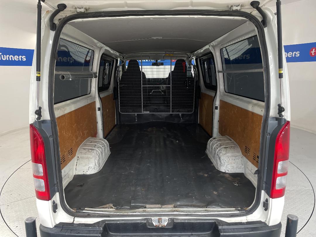 Photo '14' of Toyota Hiace