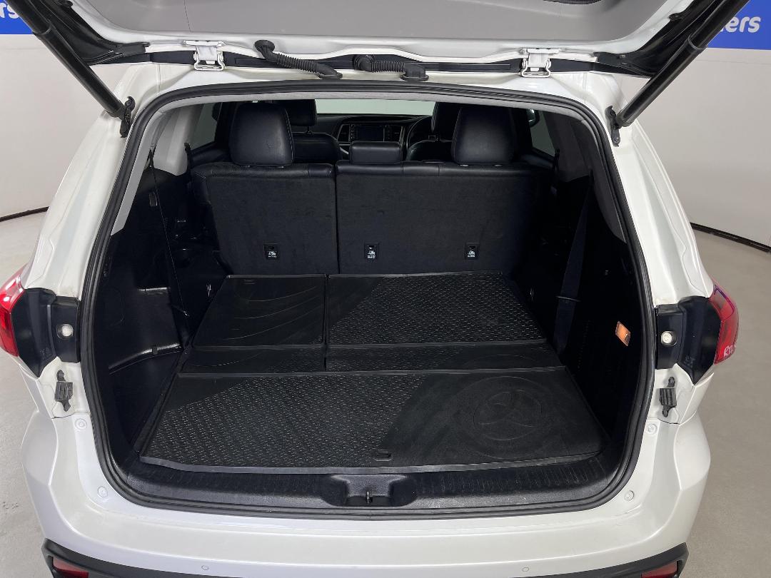 Photo '14' of Toyota Highlander