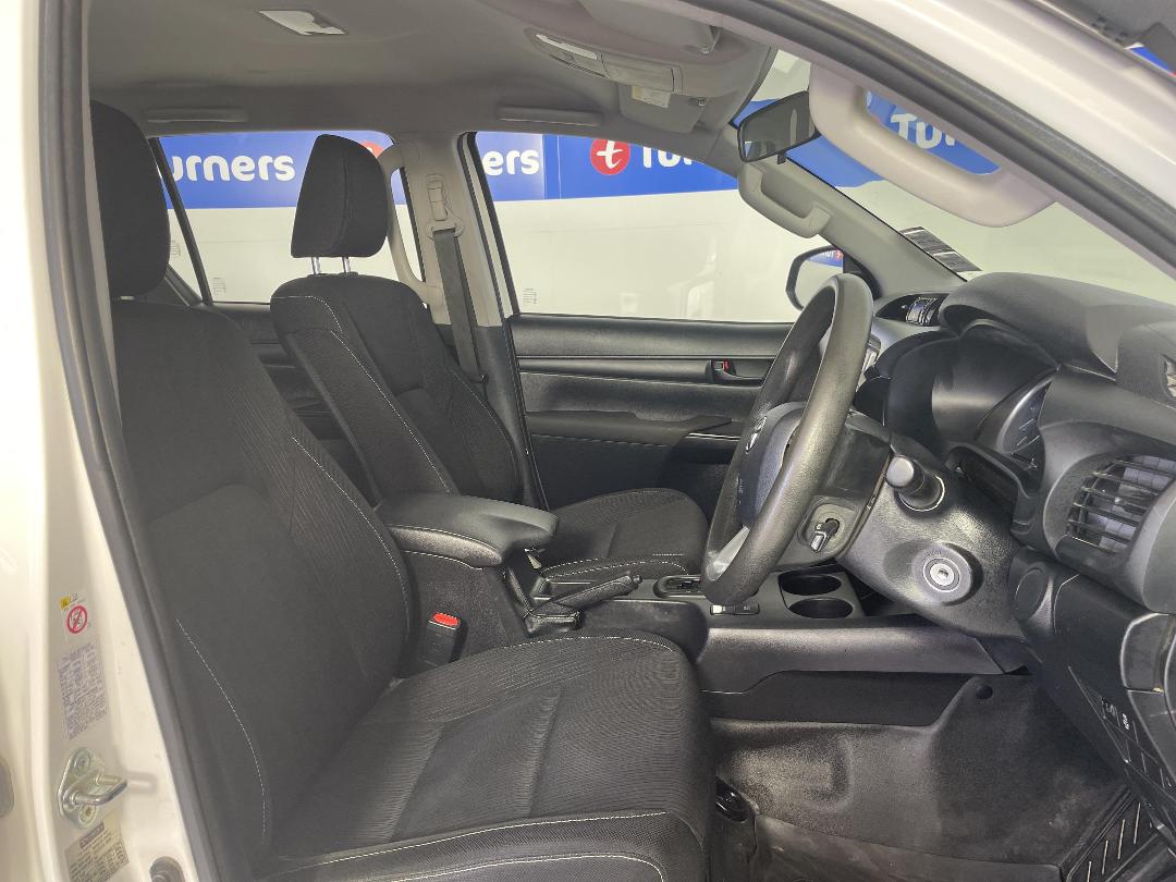 Photo '16' of Toyota Hilux