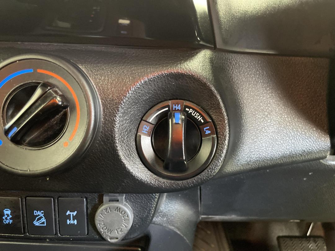 Photo '28' of Toyota Hilux