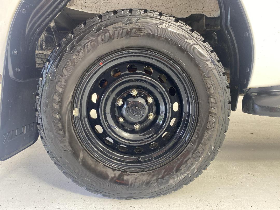 Photo '12' of Toyota Hilux