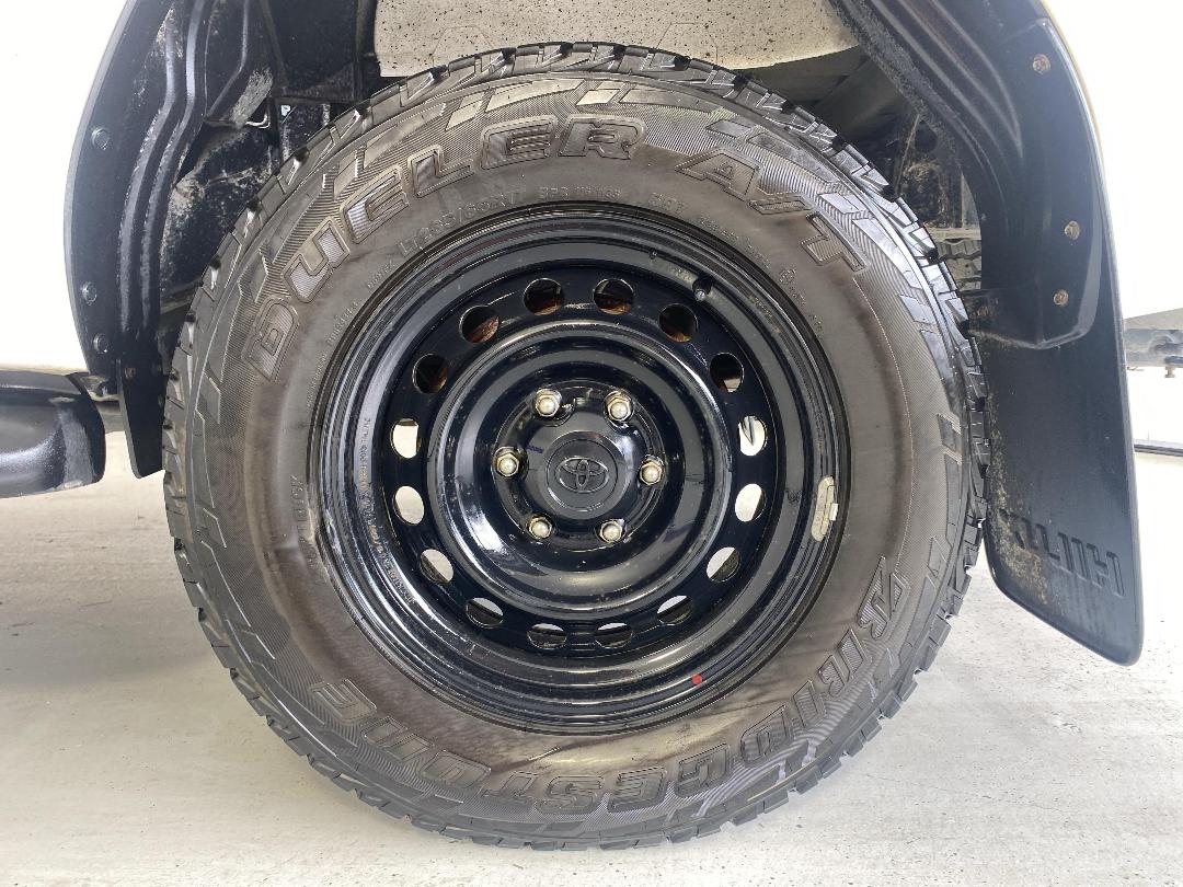 Photo '11' of Toyota Hilux