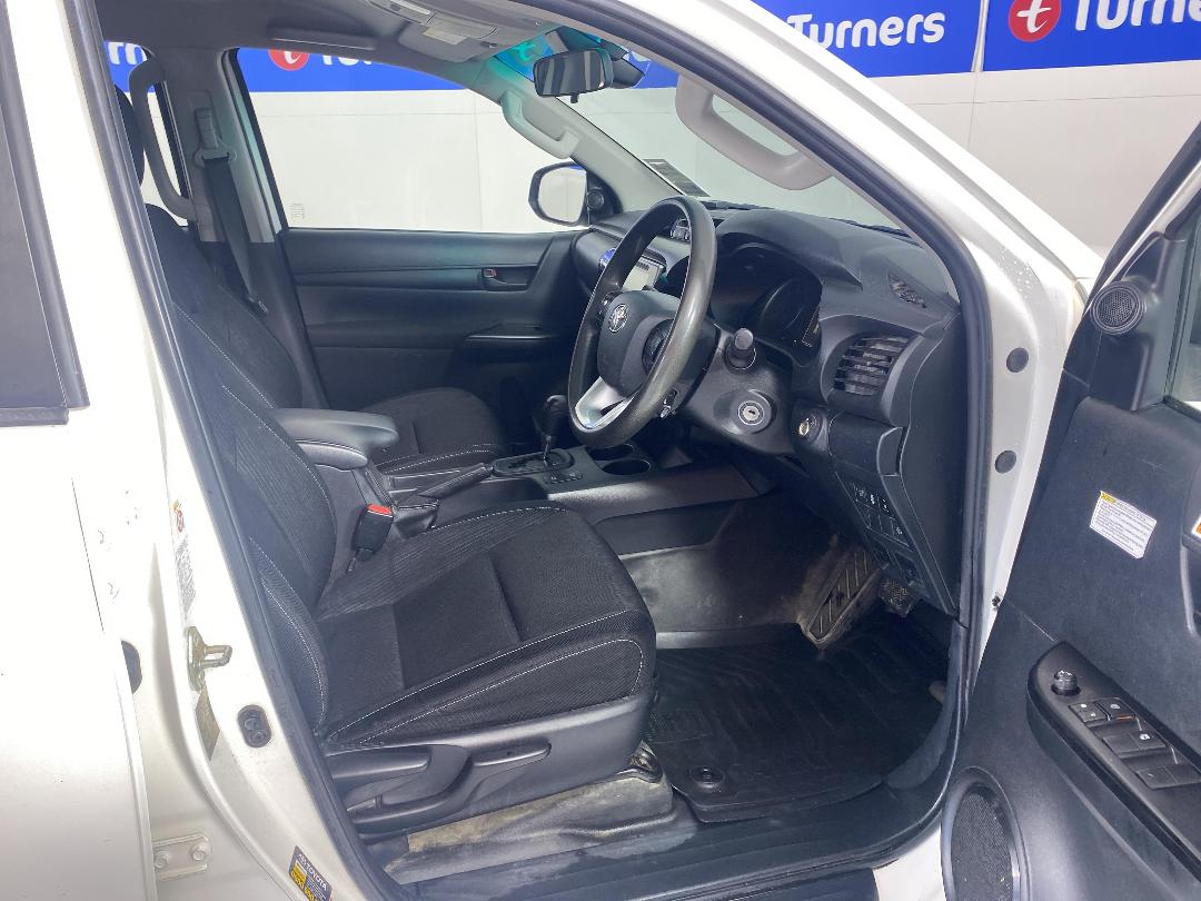 Photo '16' of Toyota Hilux