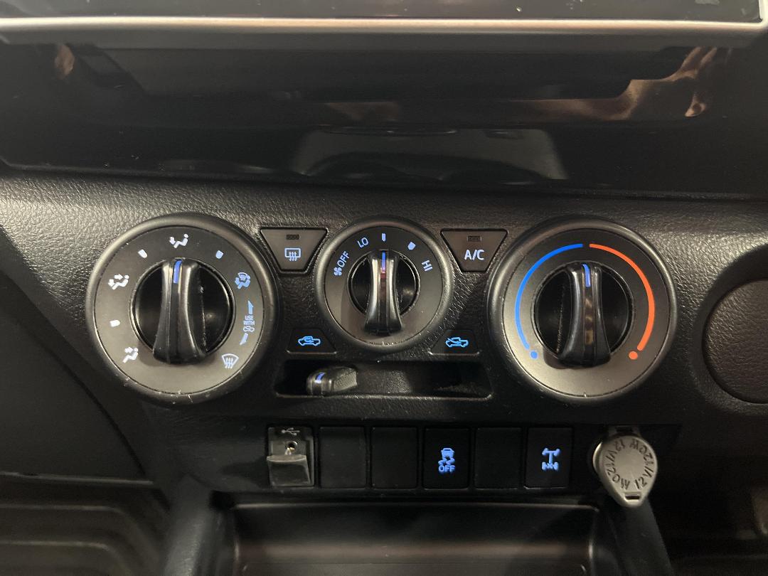 Photo '28' of Toyota Hilux