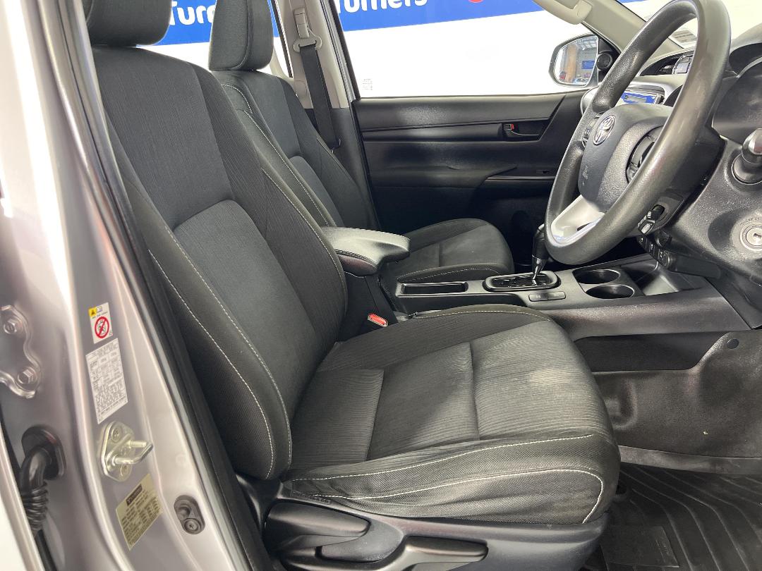 Photo '16' of Toyota Hilux Photo '16' of Toyota Hilux