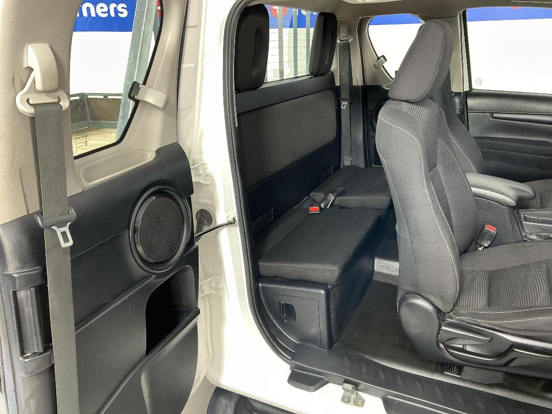 Photo '19' of Toyota Hilux