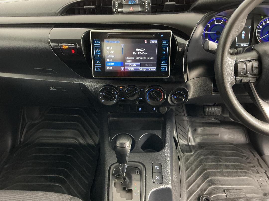 Photo '18' of Toyota Hilux