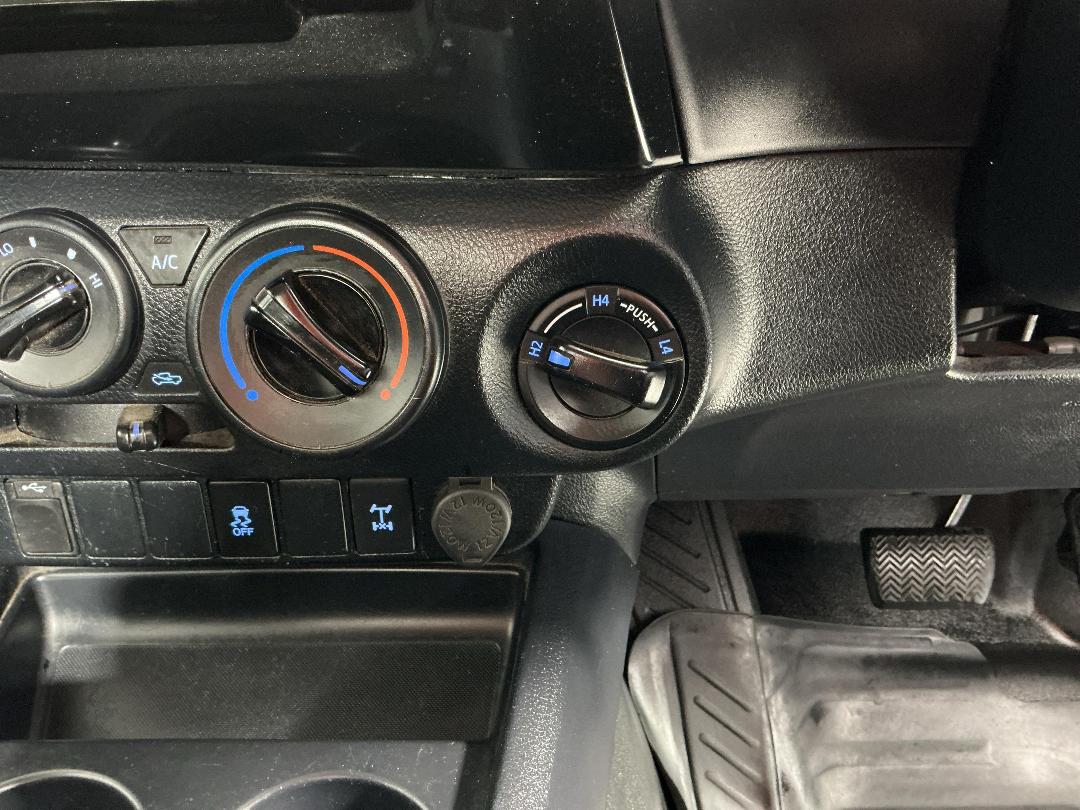 Photo '22' of Toyota Hilux