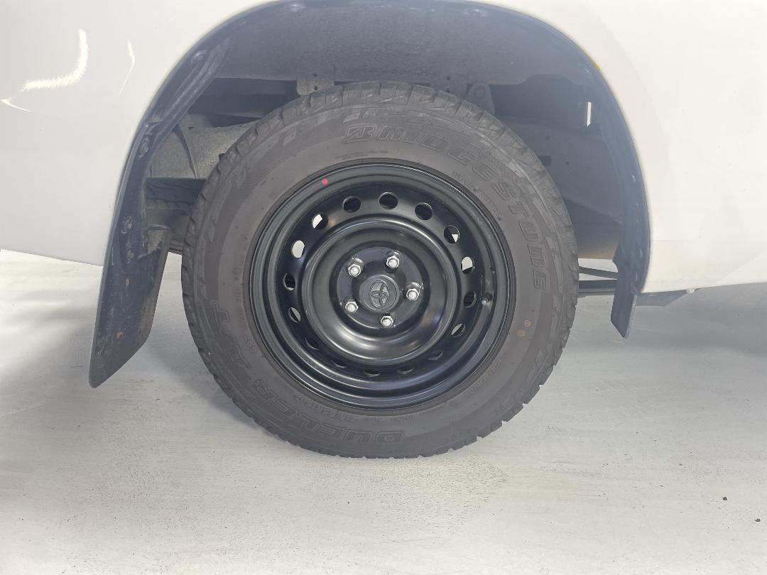 Photo '12' of Toyota Hilux