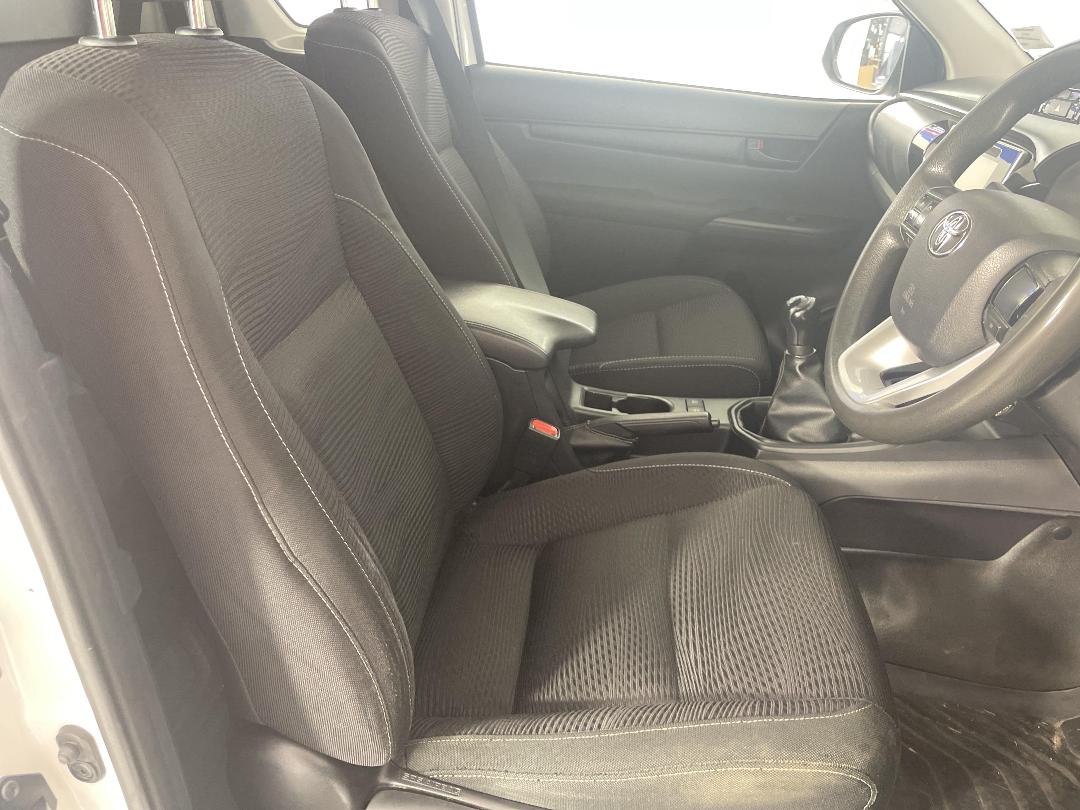 Photo '16' of Toyota Hilux