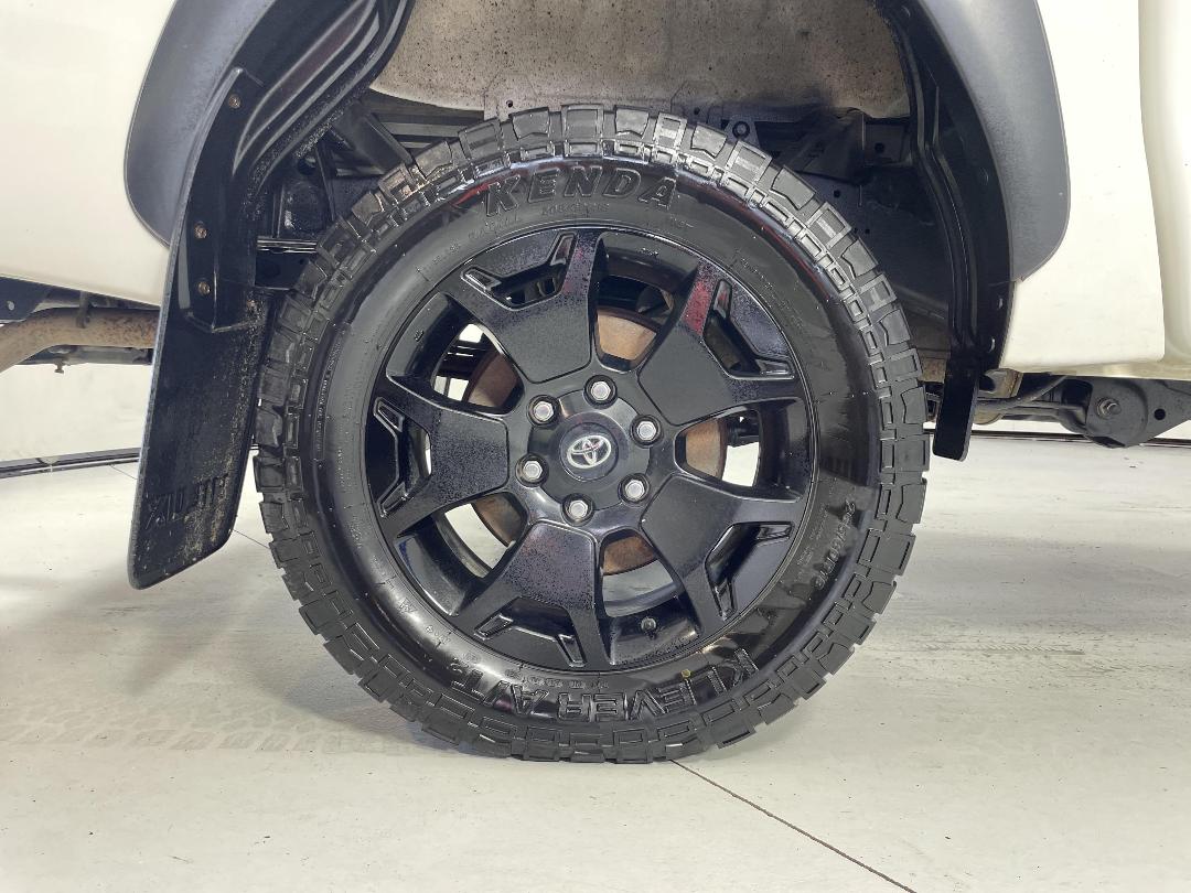 Photo '12' of Toyota Hilux