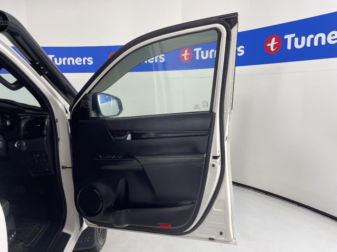 Photo '15' of Toyota Hilux