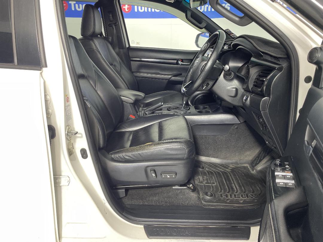 Photo '16' of Toyota Hilux