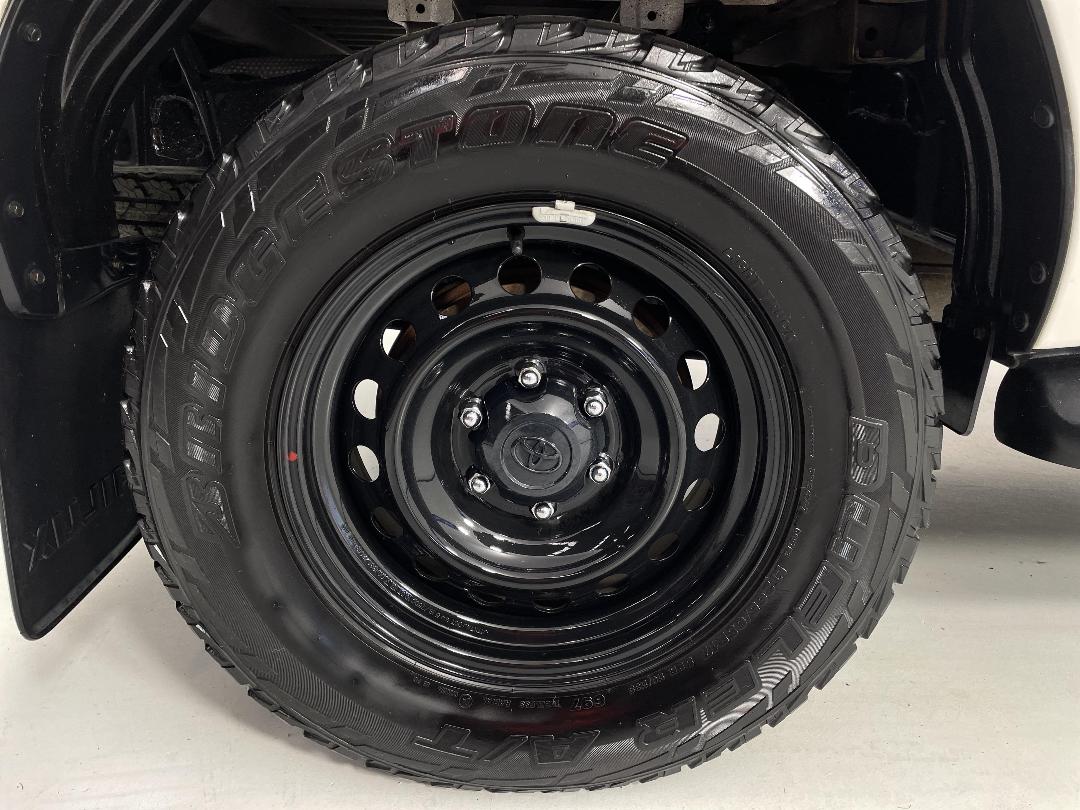 Photo '12' of Toyota Hilux