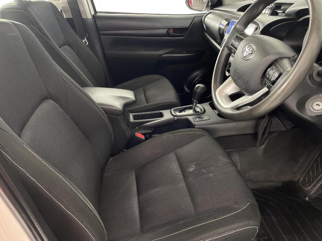 Photo '16' of Toyota Hilux