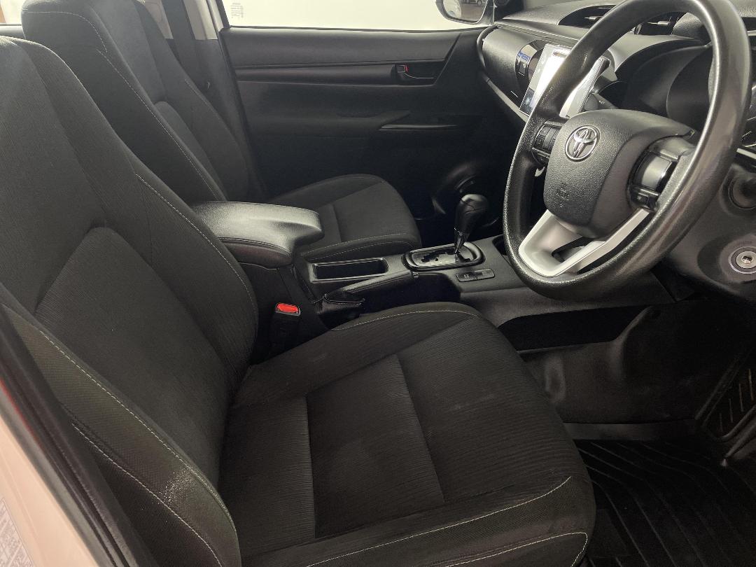 Photo '16' of Toyota Hilux