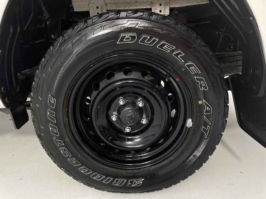 Photo '11' of Toyota Hilux