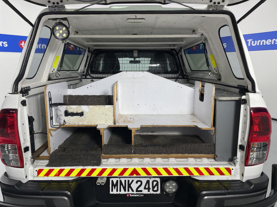 Photo '14' of Toyota Hilux