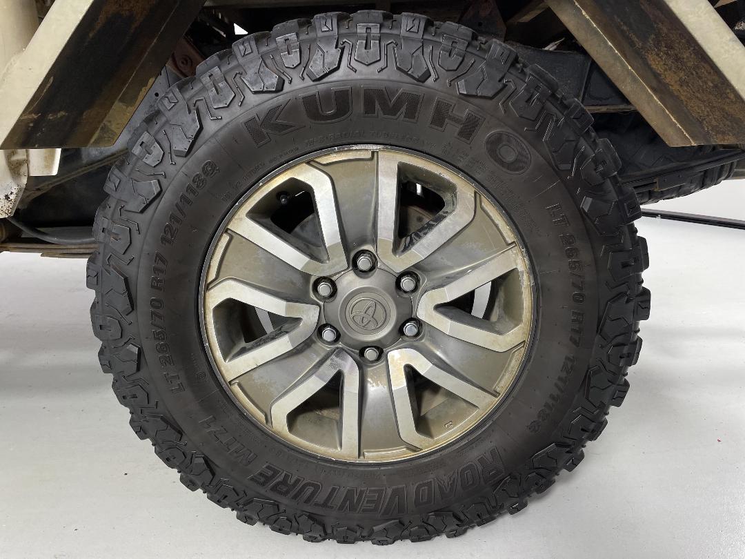 Photo '11' of Toyota Hilux