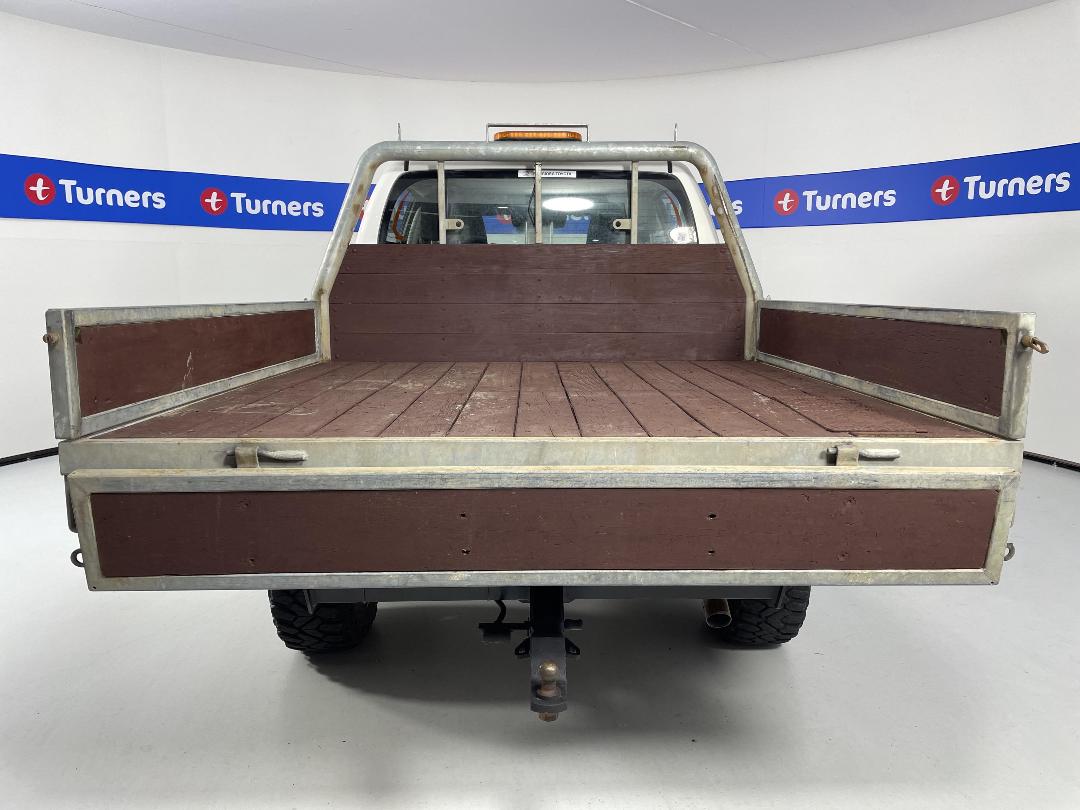 Photo '14' of Toyota Hilux