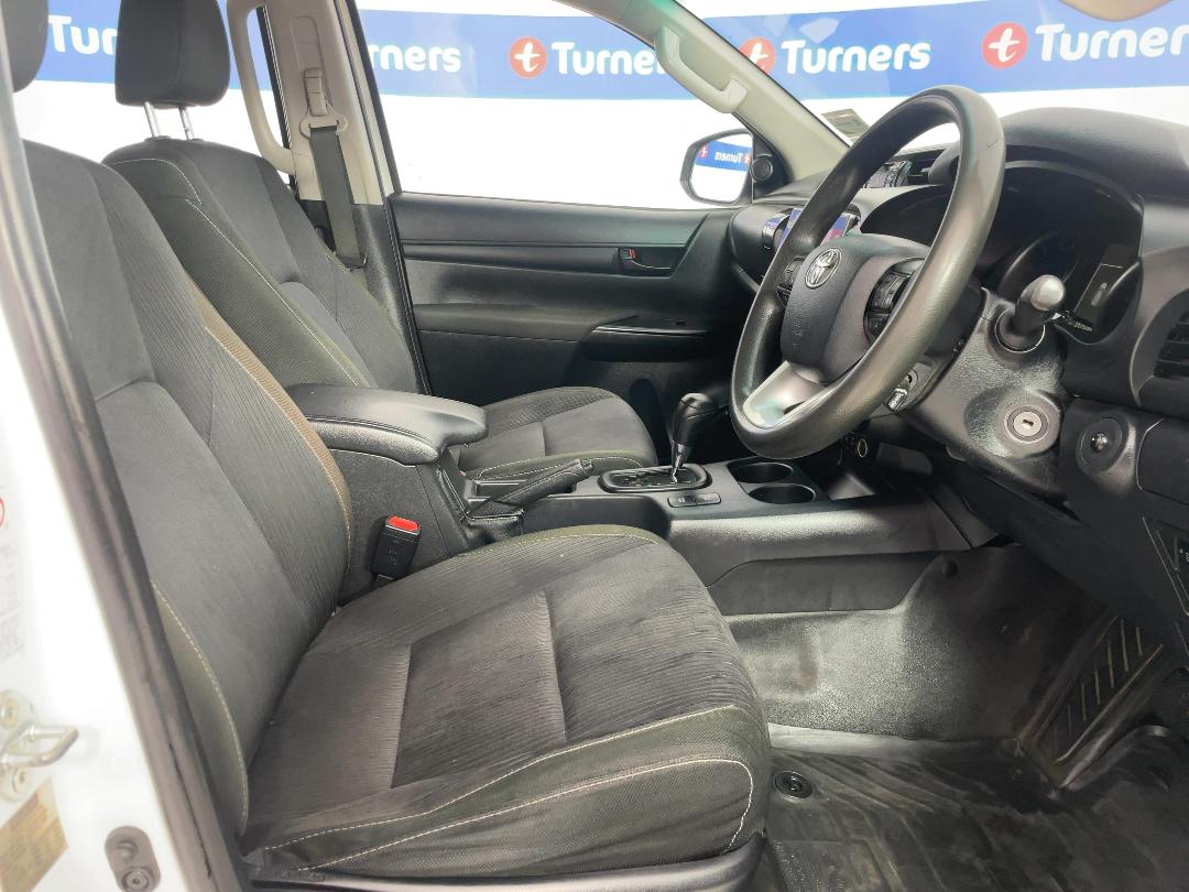 Photo '16' of Toyota Hilux