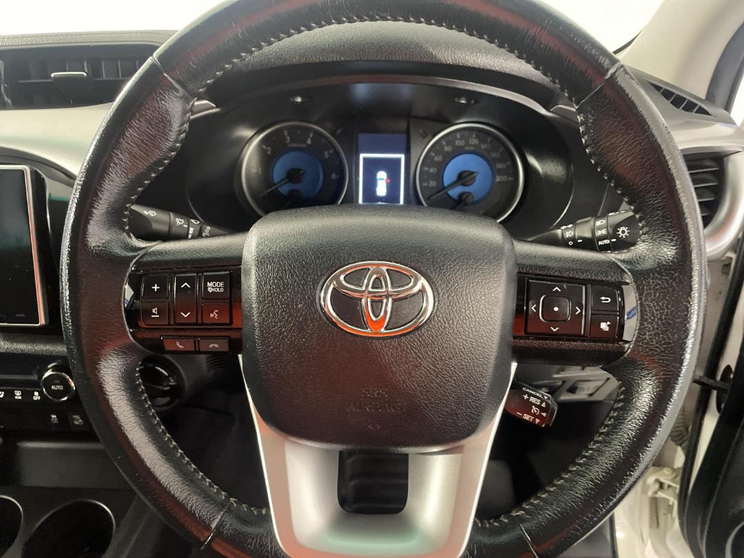 Photo '28' of Toyota Hilux