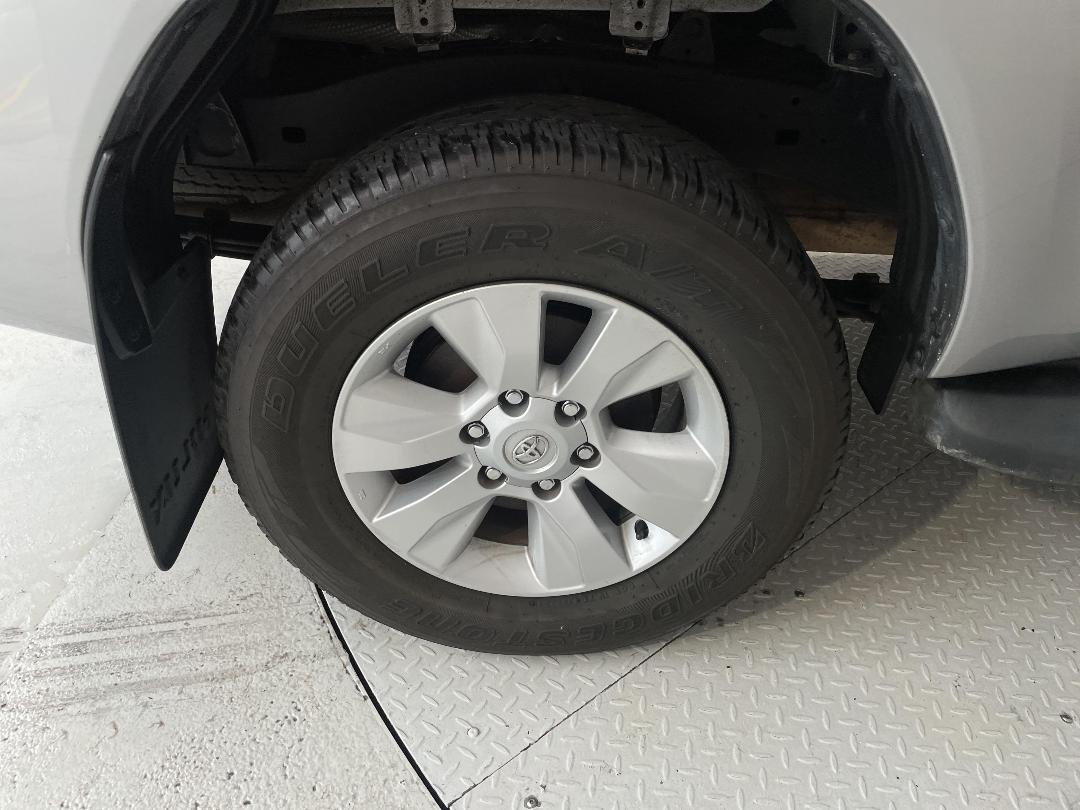 Photo '12' of Toyota Hilux