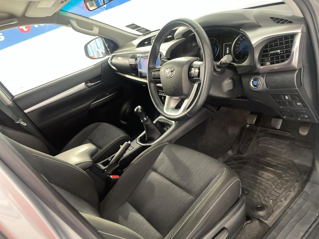 Photo '16' of Toyota Hilux