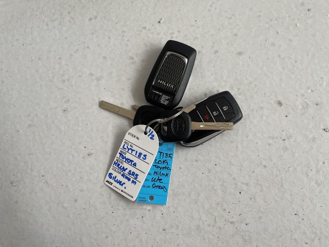 Photo '22' of Toyota Hilux