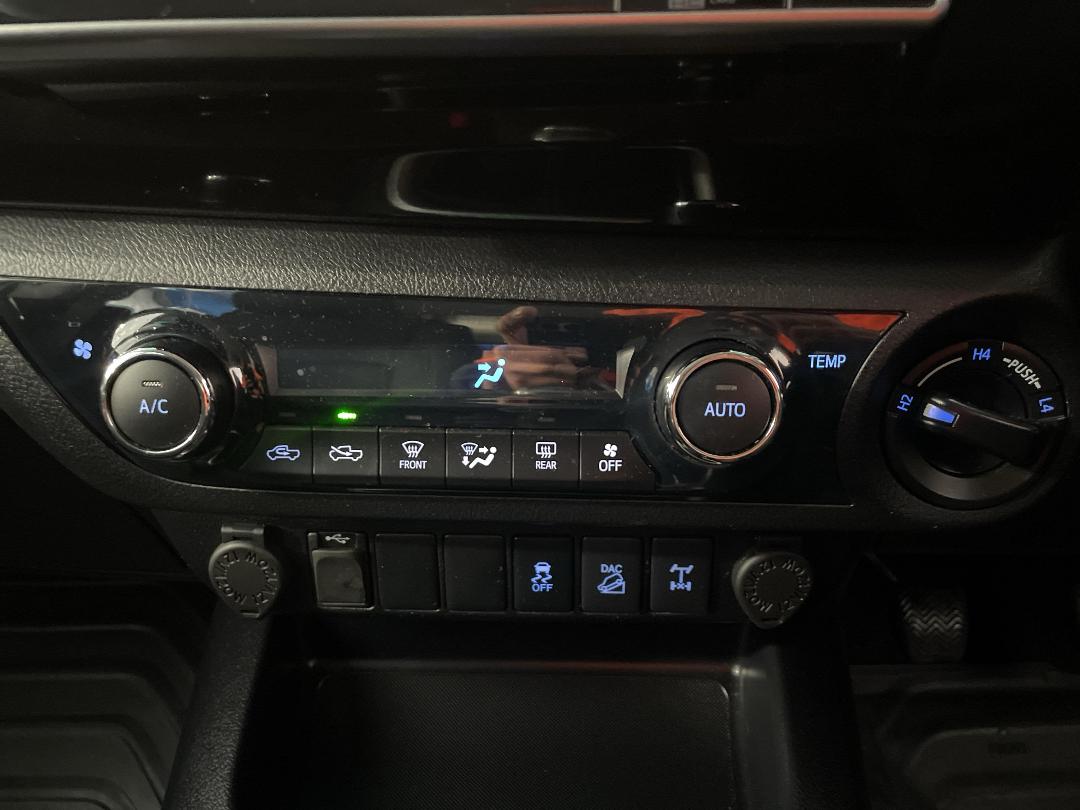 Photo '30' of Toyota Hilux