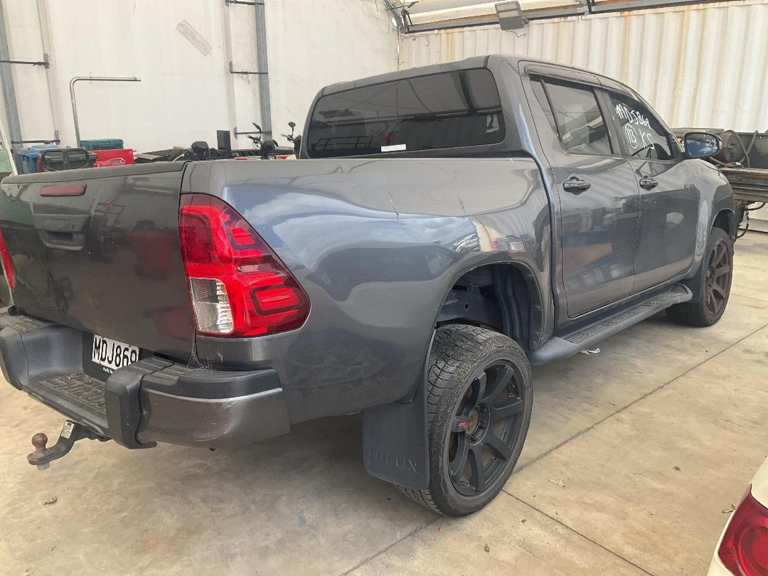 Photo '5' of Toyota Hilux SR5 Cruiser TD DC Photo '5' of Toyota Hilux SR5 Cruiser TD DC