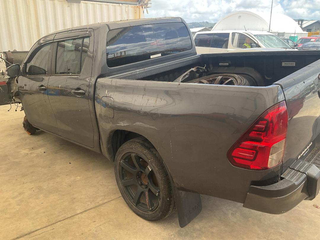 Photo '3' of Toyota Hilux SR5 Cruiser TD DC Photo '3' of Toyota Hilux SR5 Cruiser TD DC