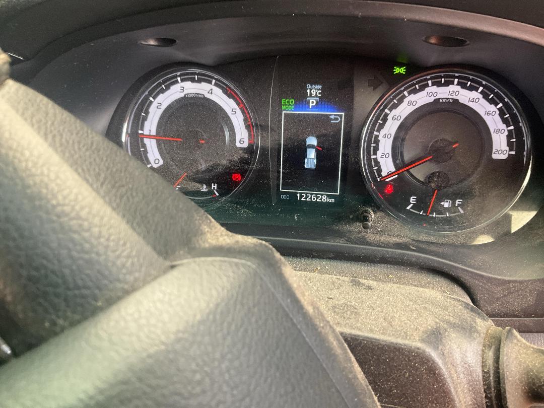 Photo '8' of Toyota Hilux SR5 Cruiser TD DC Photo '8' of Toyota Hilux SR5 Cruiser TD DC