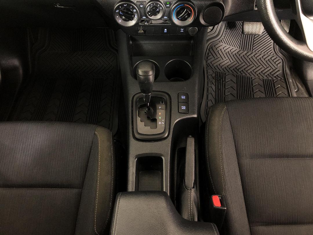 Photo '18' of Toyota Hilux