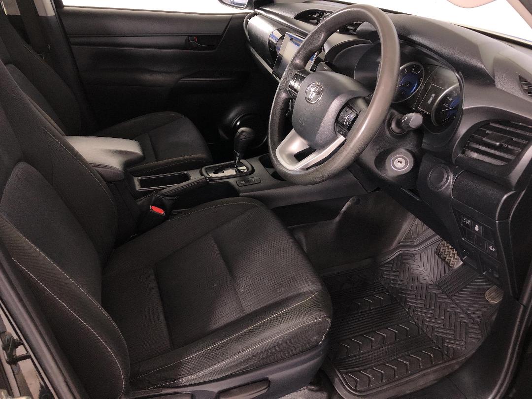 Photo '16' of Toyota Hilux