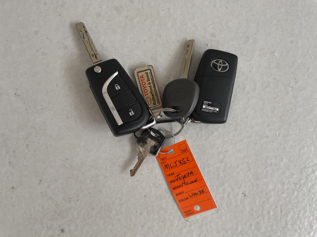 Photo '22' of Toyota Hilux