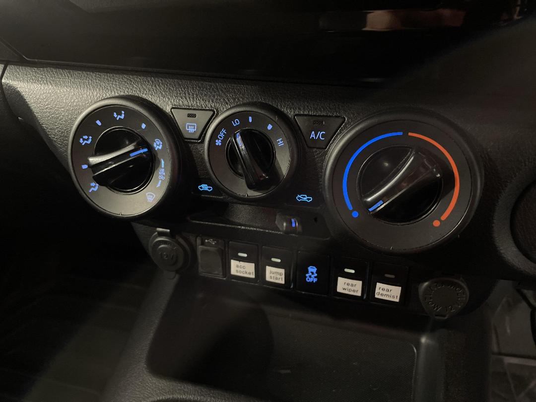 Photo '29' of Toyota Hilux