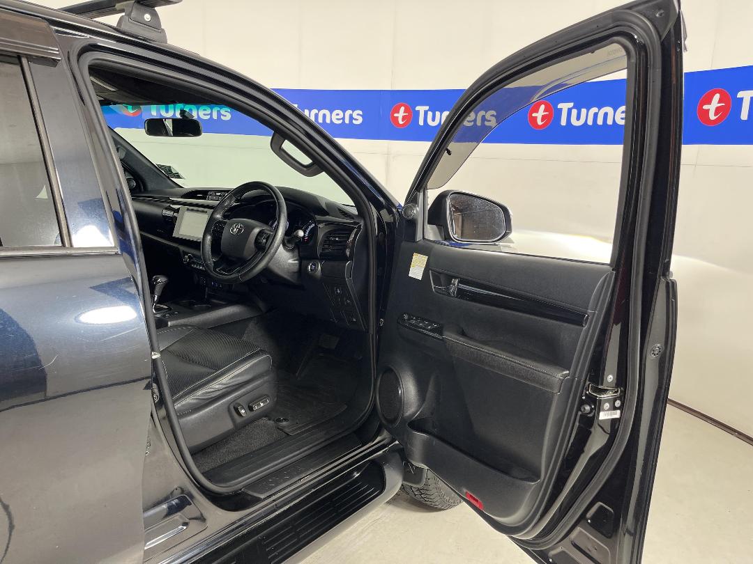 Photo '15' of Toyota Hilux