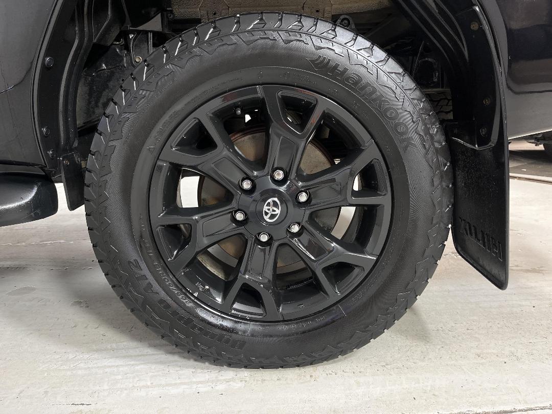 Photo '11' of Toyota Hilux