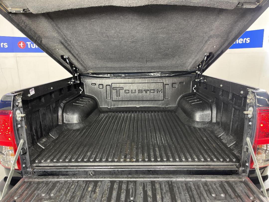 Photo '14' of Toyota Hilux