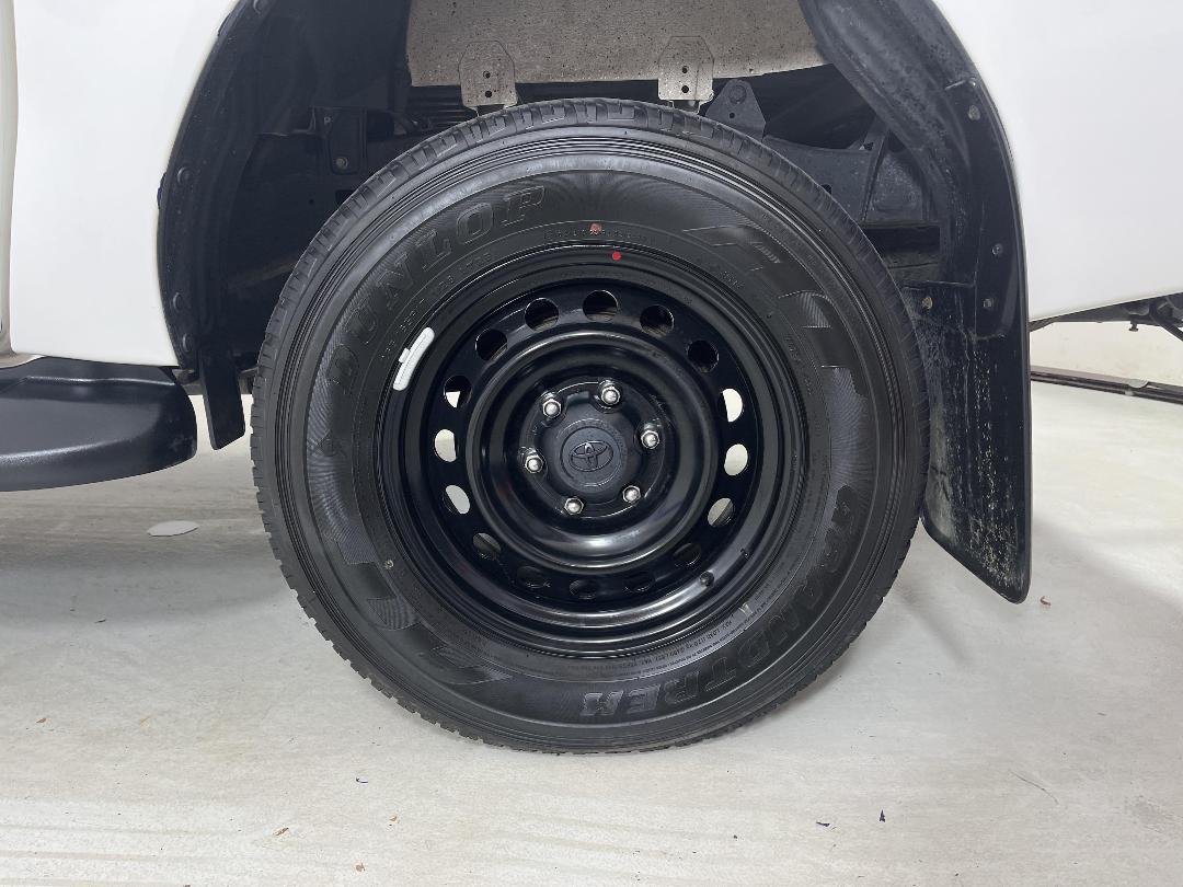 Photo '11' of Toyota Hilux