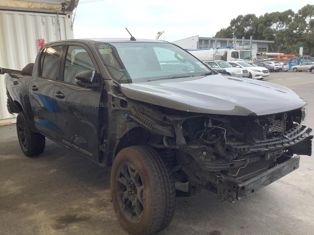 Photo '4' of Toyota Hilux SR5 Cruiser TD DC Photo '4' of Toyota Hilux SR5 Cruiser TD DC