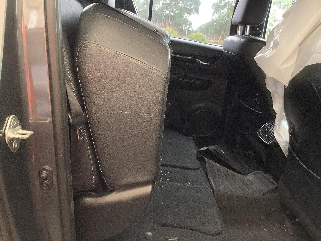 Photo '9' of Toyota Hilux SR5 Cruiser TD DC Photo '9' of Toyota Hilux SR5 Cruiser TD DC