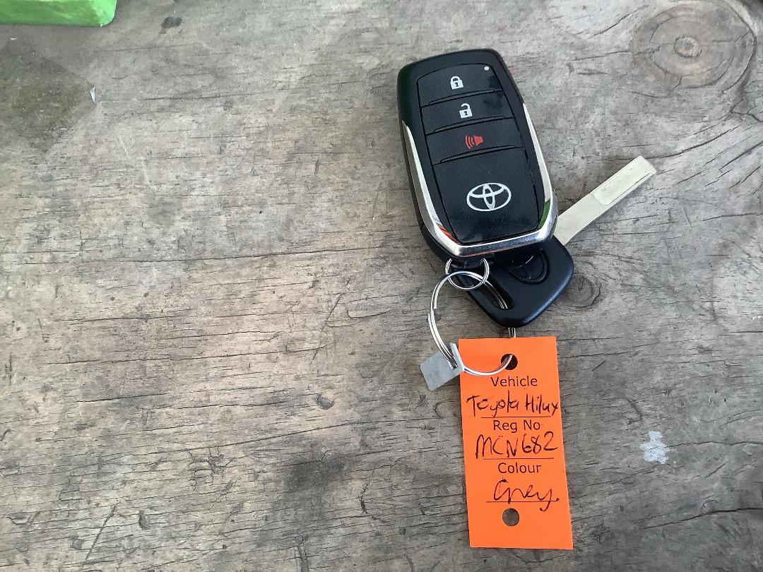 Photo '18' of Toyota Hilux SR5 Cruiser TD DC Photo '18' of Toyota Hilux SR5 Cruiser TD DC