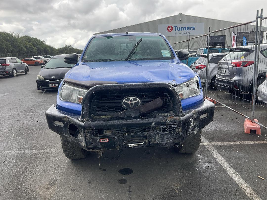 Photo '2' of Toyota Hilux SR TD DC/CC