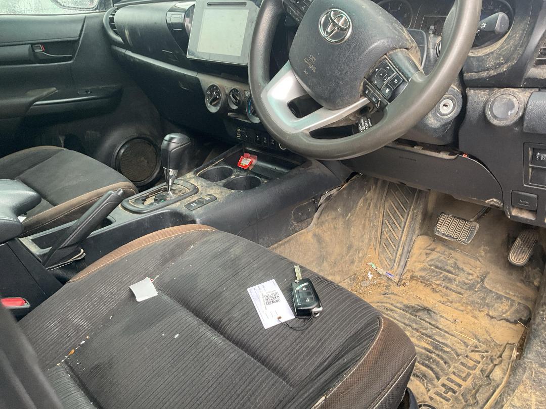 Photo '8' of Toyota Hilux SR TD DC/CC