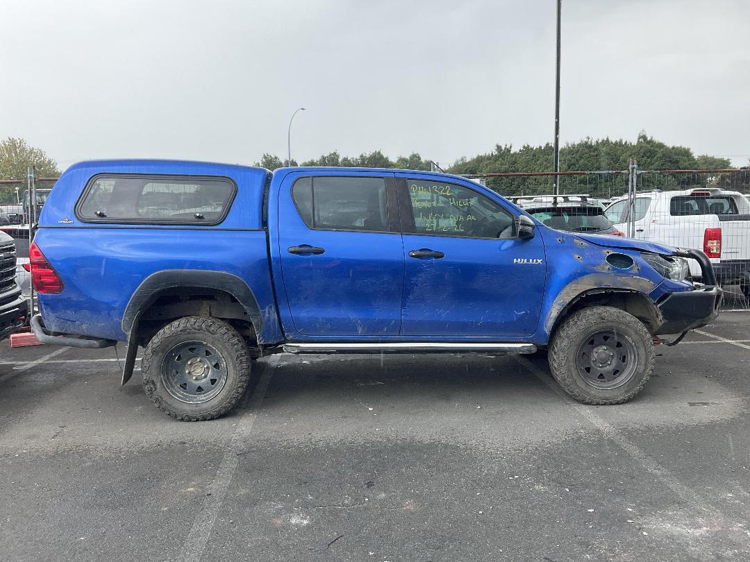 Photo '6' of Toyota Hilux SR TD DC/CC